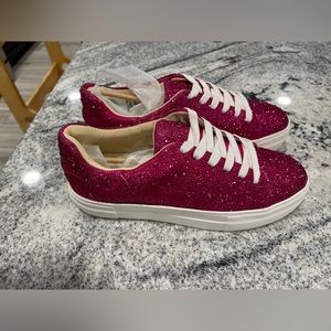 Betsy Johnson Fuschia Sidney sneakers size 8.5